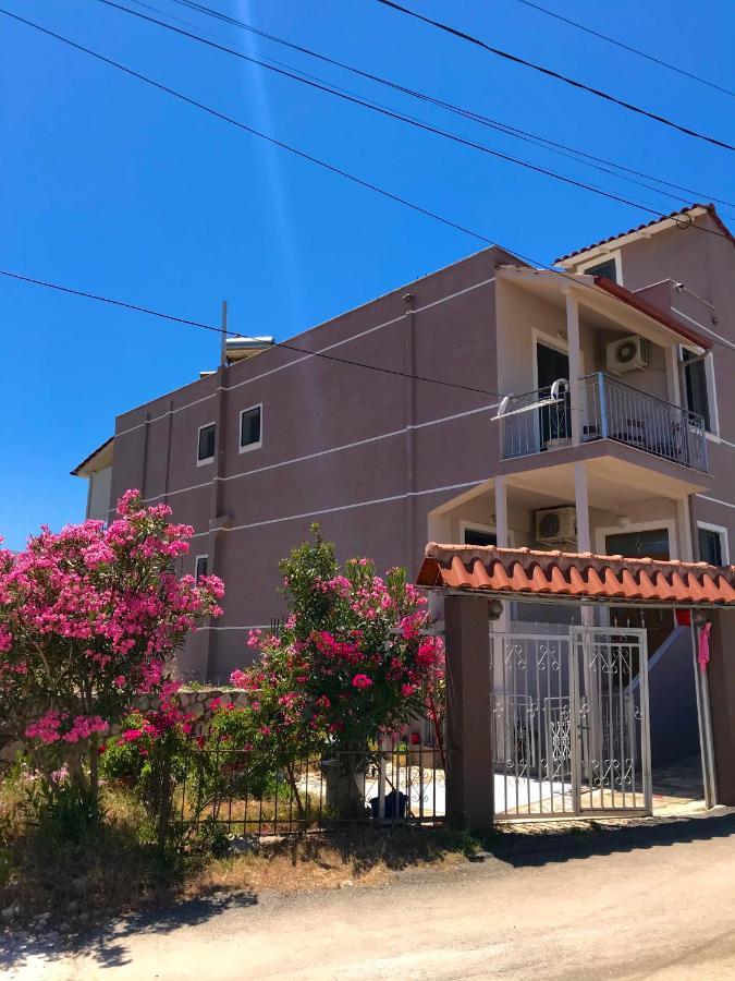 Apartments Villa Dovinefa Ksamil Exterior photo