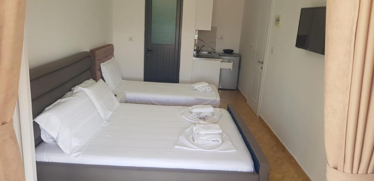 Apartments Villa Dovinefa Ksamil Exterior photo