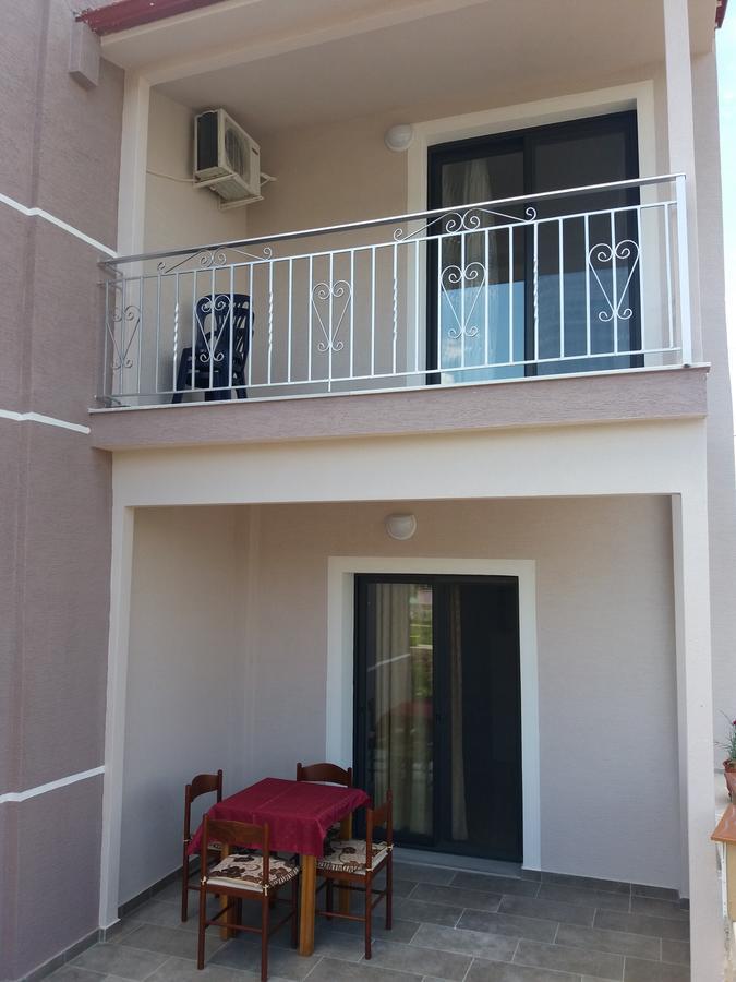Apartments Villa Dovinefa Ksamil Exterior photo