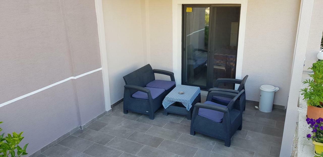 Apartments Villa Dovinefa Ksamil Exterior photo